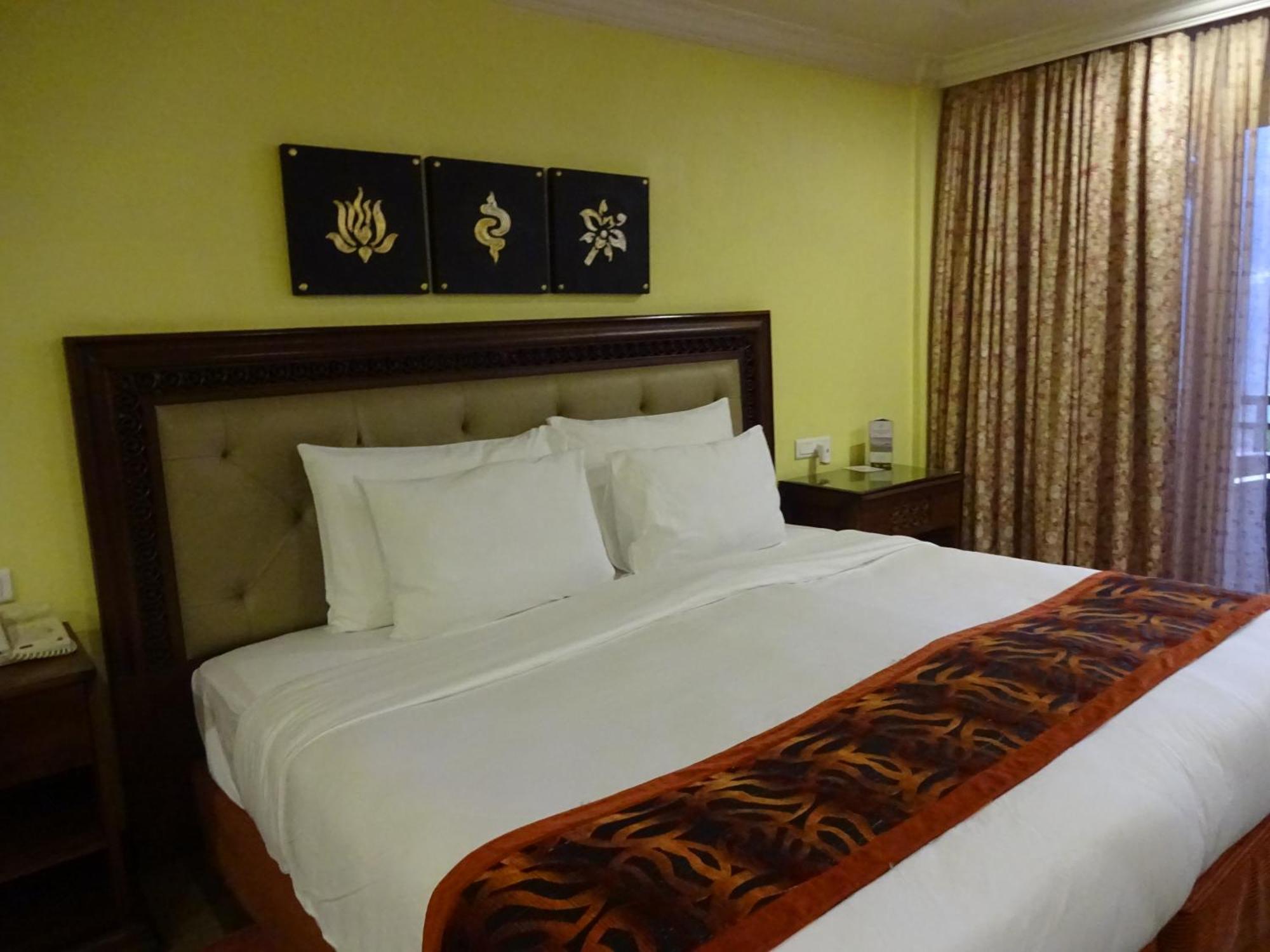 Mayfair & Casino 5*