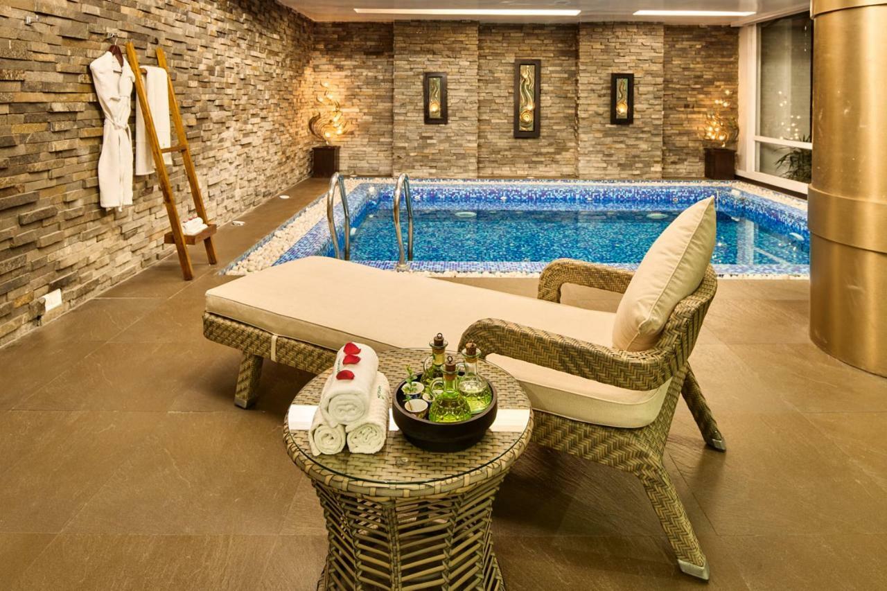 Resort Mayfair & Casino